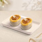 Radhe Cookie Biscoff, two oval sweets with crumb rims and Biscoff cream on a white tray